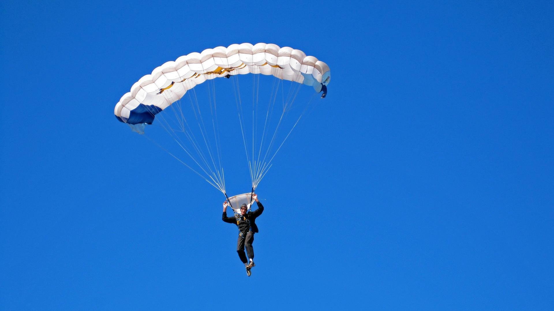 足球改革方案包含裁判独立委员会提升专业程度，足球体制改革